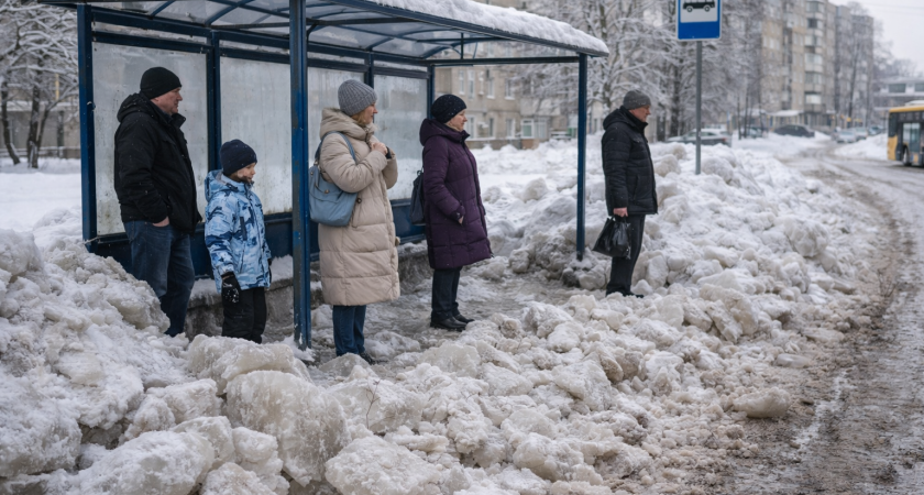 «Как детям стоять на этих глыбах?» остановки оказались завалены льдом в Мордовии
