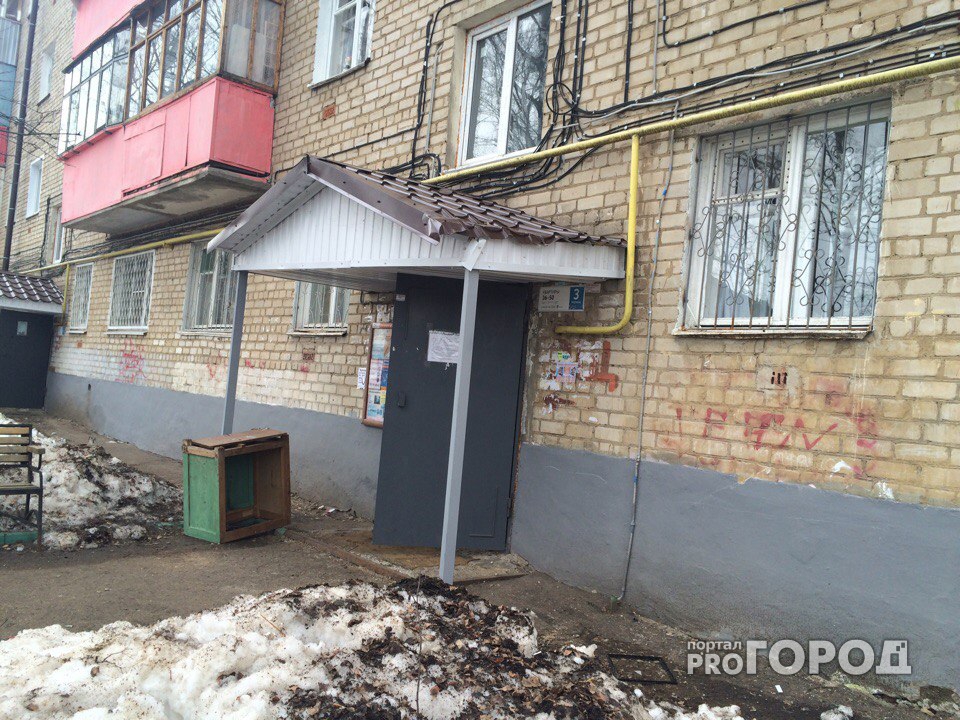 Жители дома в Саранске, где сорвалась люлька с рабочими, рассказали об ужасном инциденте