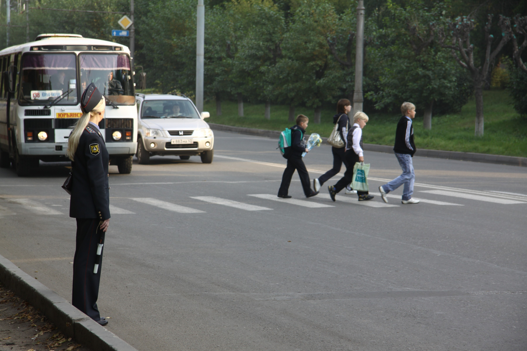 В Саранске ищут водителя, сбившего двух школьников на пешеходном переходе