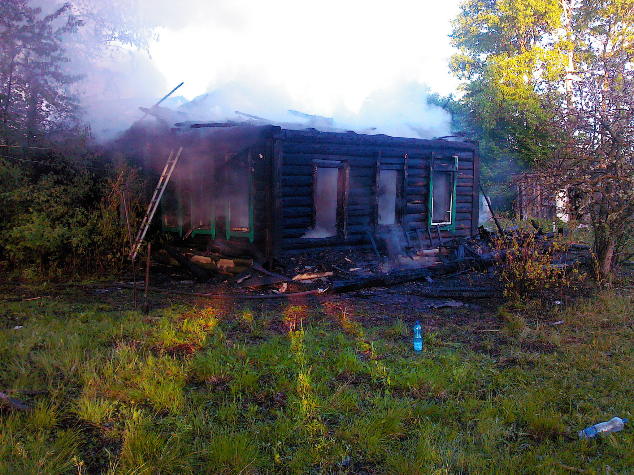 В Мордовии сгорел трехквартирный дом: один человек погиб (ФОТО)