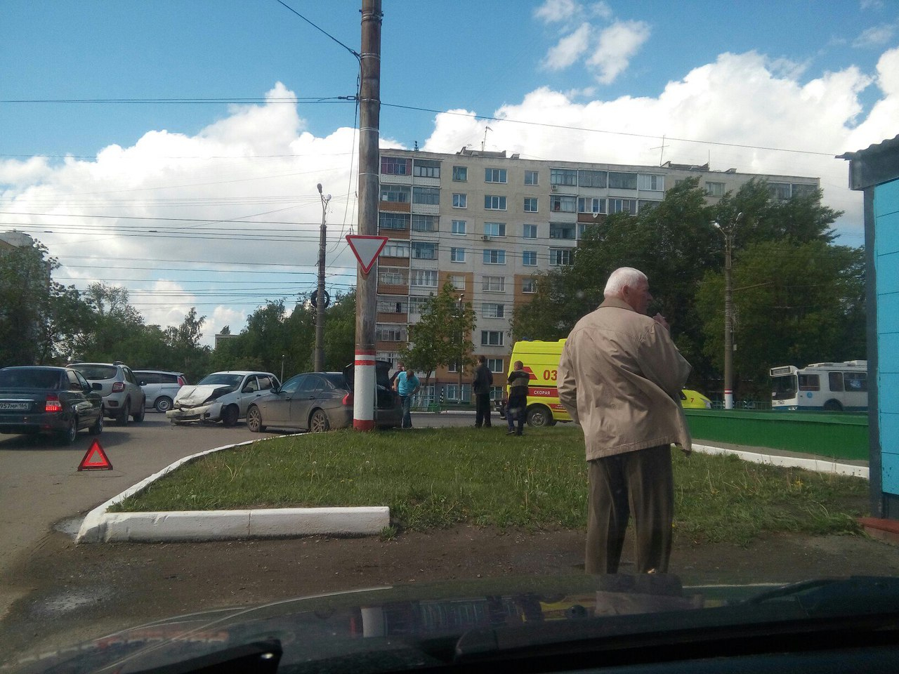 В Саранске не поделили дорогу «Лада» и иномарка: есть пострадавшие