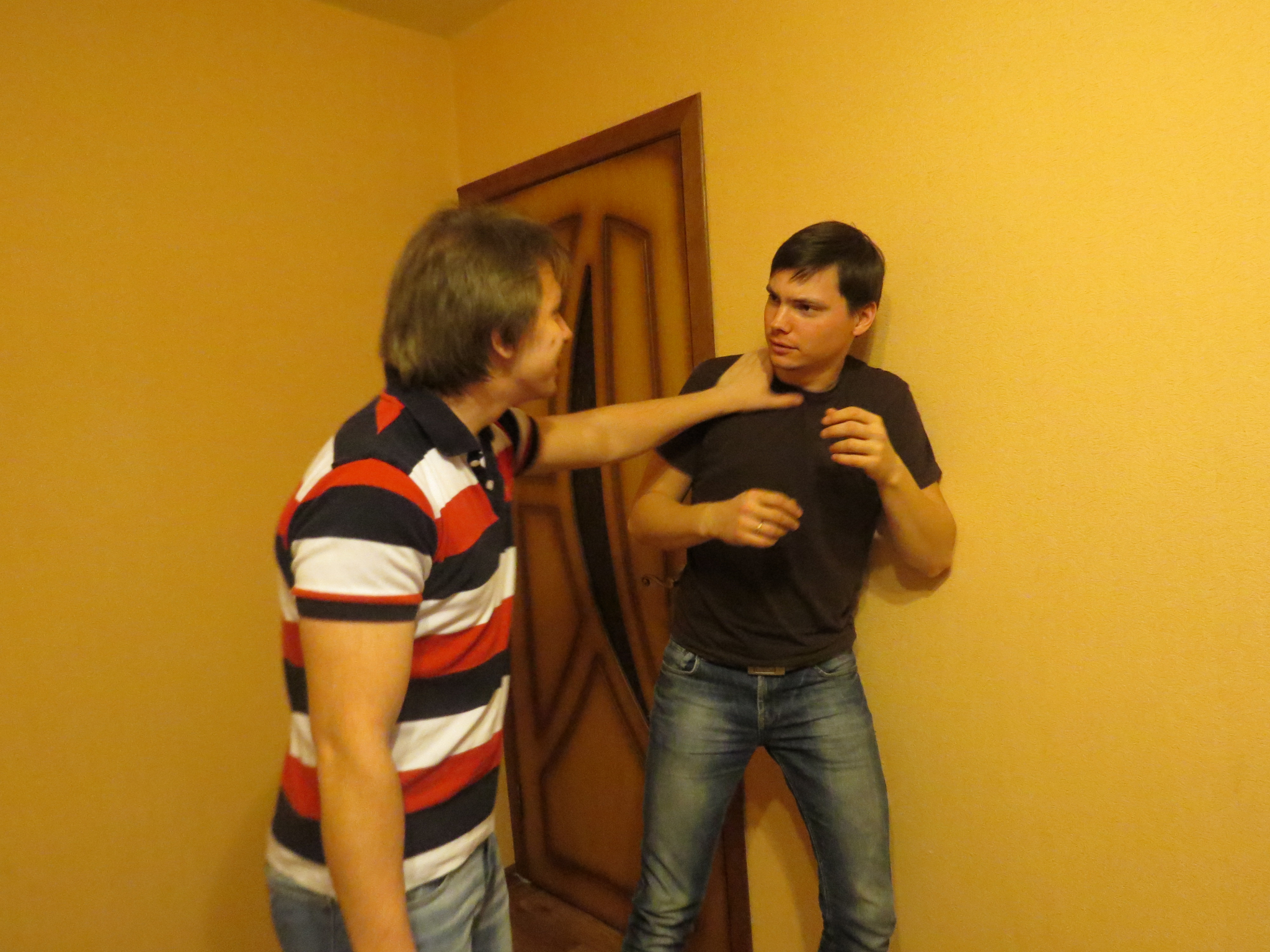 Житель Мордовии попытался убедить родственника сходить за алкоголем с помощью табурета
