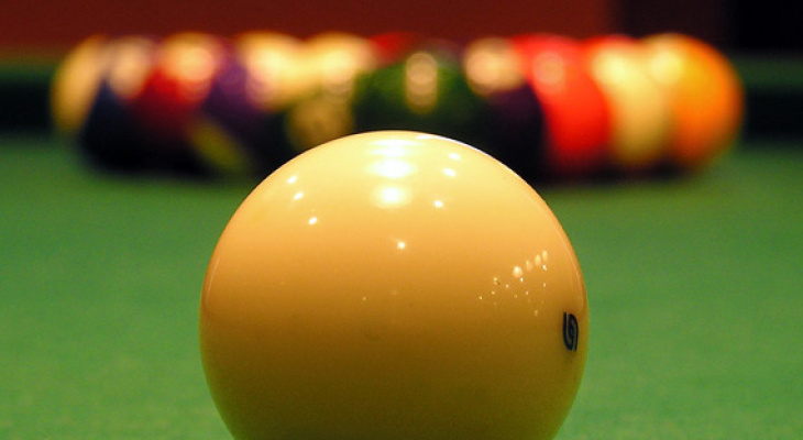 В Сыктывкаре к гинекологам обратилась женщина с бильярдным шаром внутри