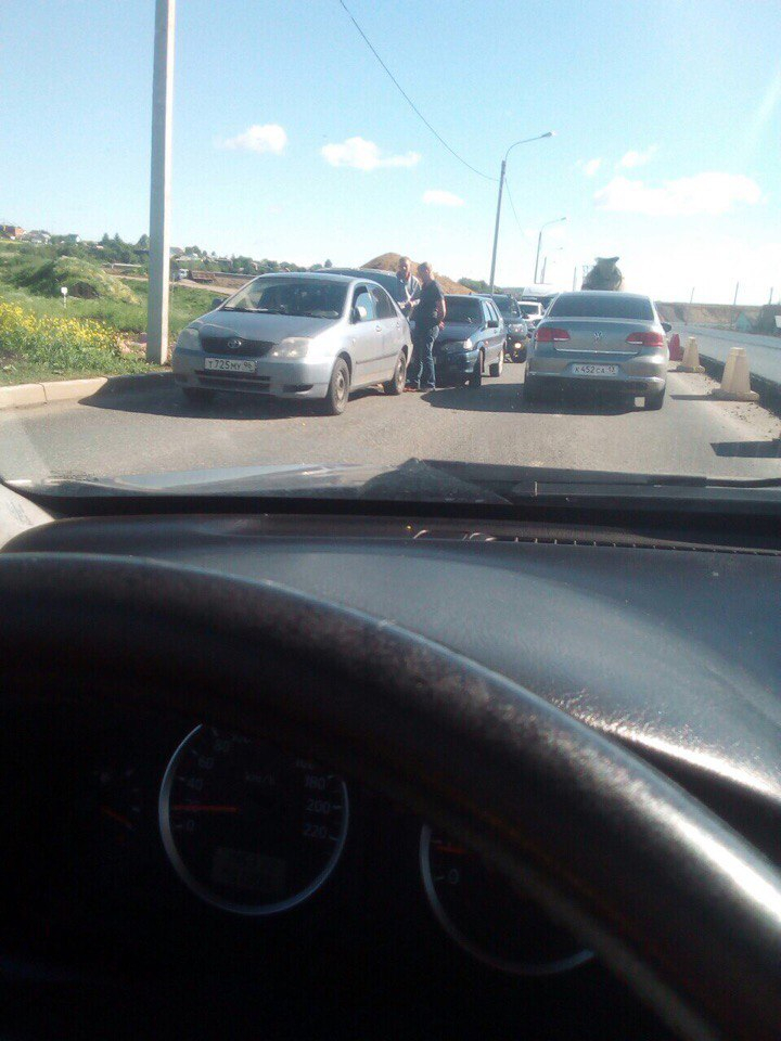 В пригороде Саранска образовалась пробка из-за двух автомобилистов