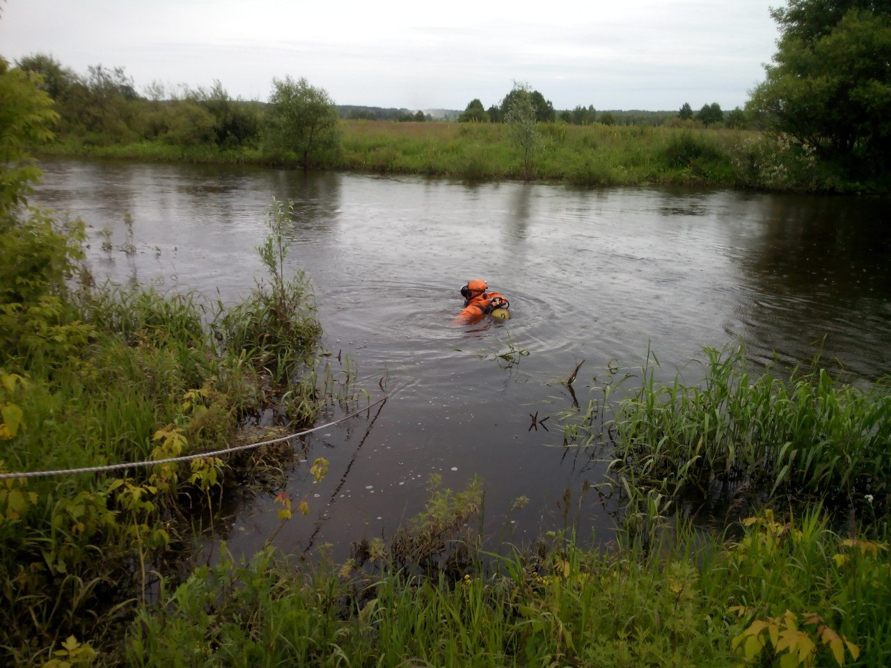 В Мордовии сотрудники МЧС продолжают поиски ребенка, который упал с велосипеда в реку