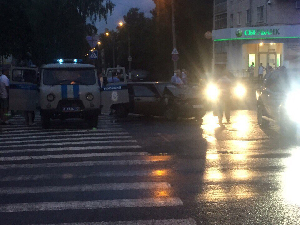 В Саранске пьяный водитель без прав на «девятке» въехал в «Мерседес»