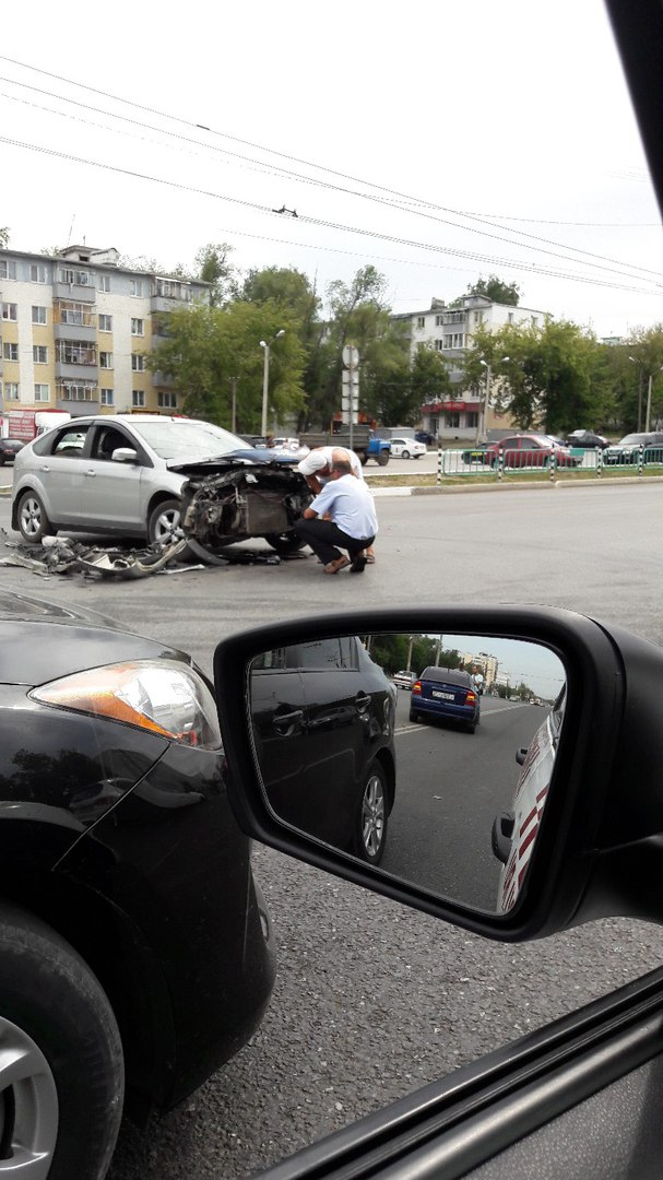 В Саранске две иномарки не смогли поделить перекресток