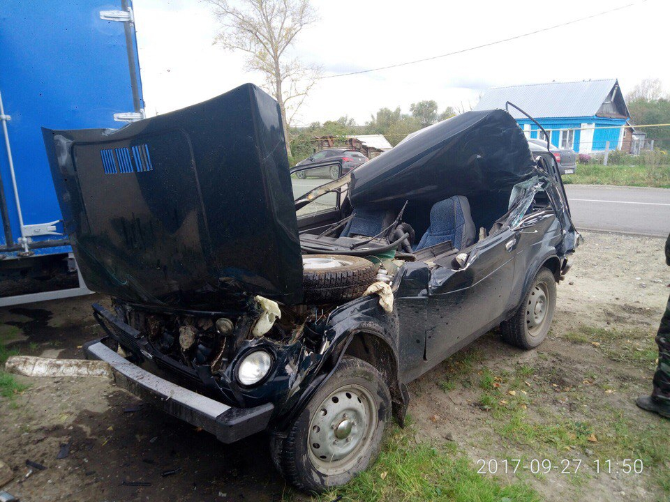 В Мордовии у внедорожника отказали тормоза и он врезался в грузовик