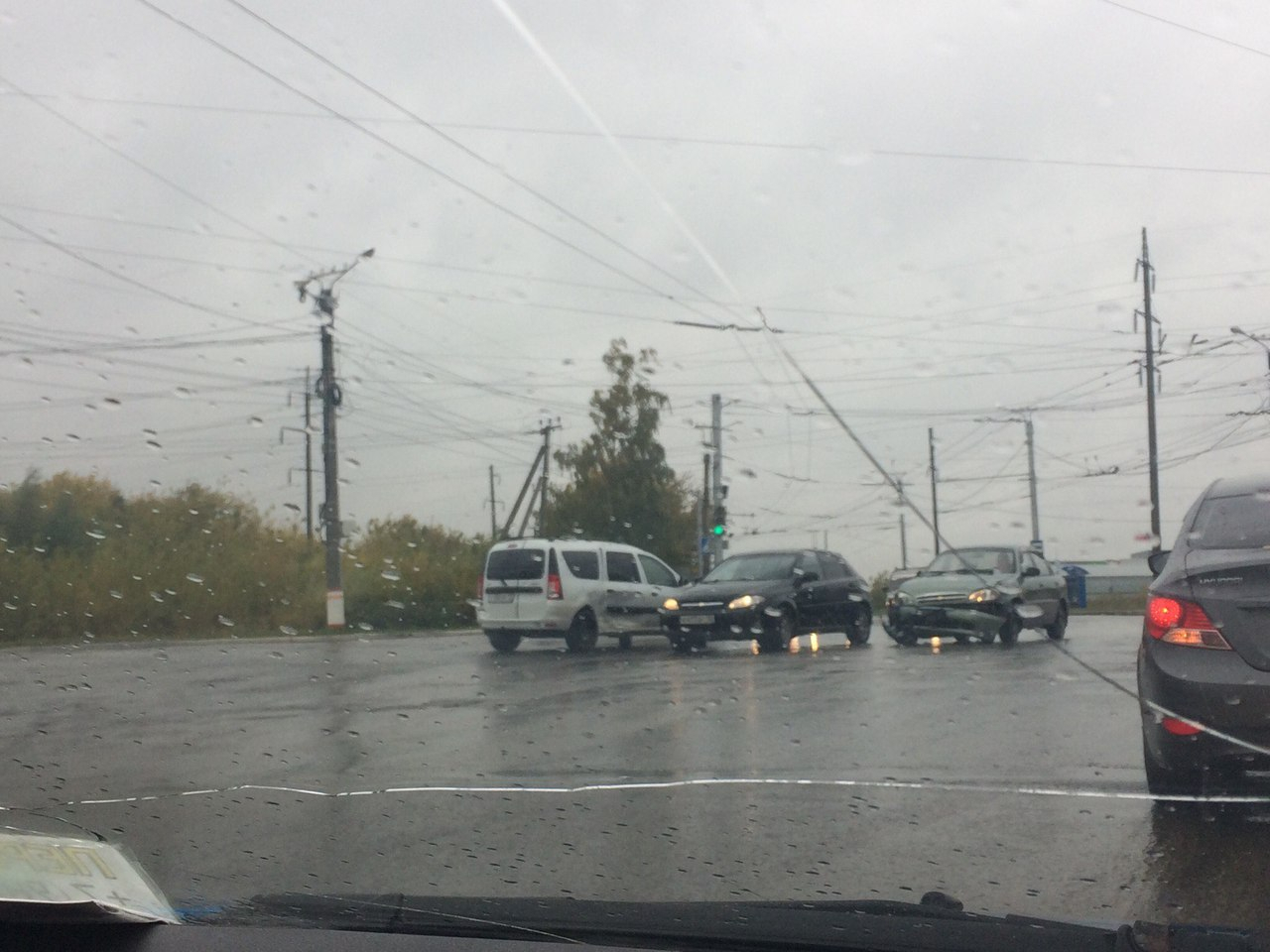 В Саранске две легковушки не поделили перекресток