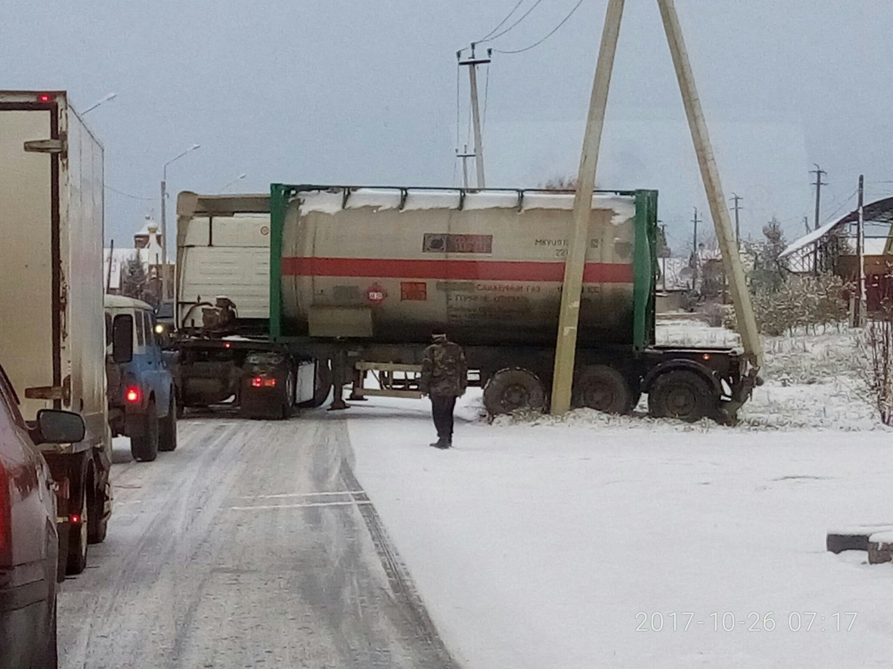 В Мордовии большегруз стал жертвой гололеда