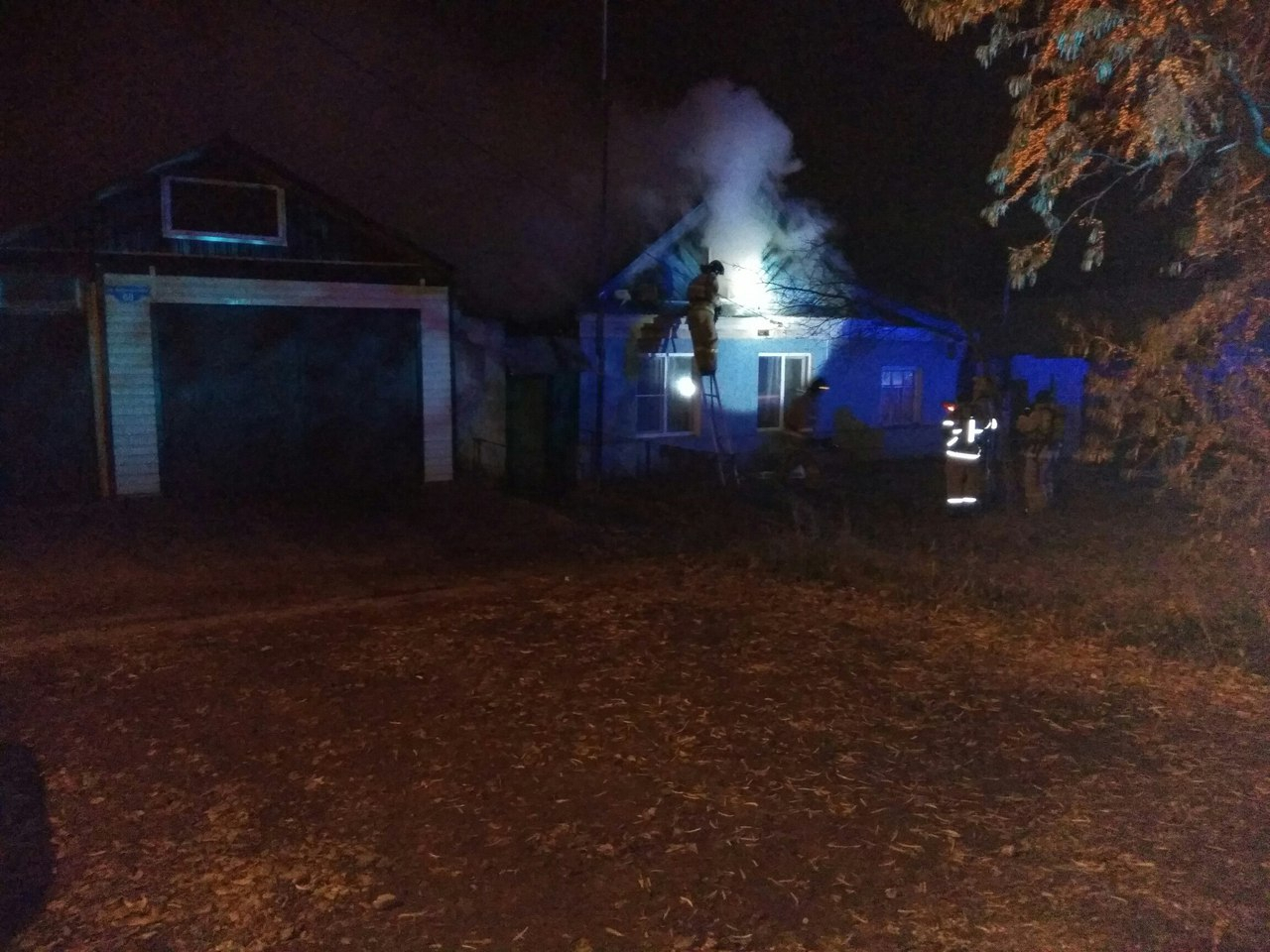 В Саранске пожарные спасали жилой дом от огня