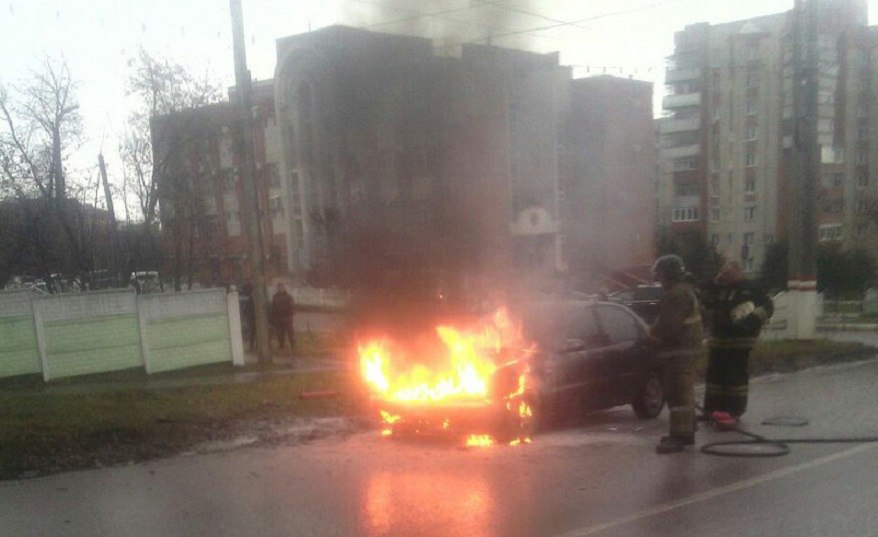 В Мордовии горели два автомобиля