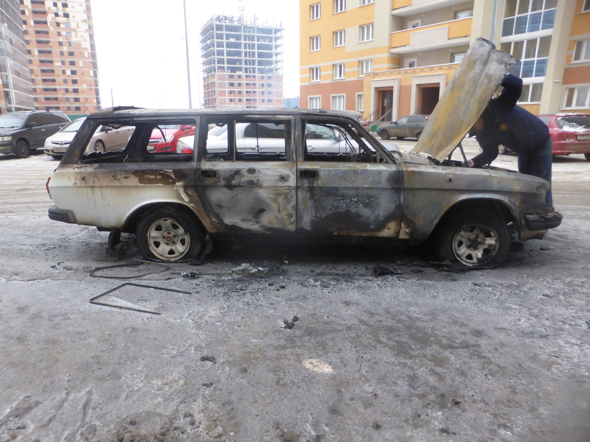 В Саранске из-за возгорания «Волги» пострадали еще четыре автомобиля (ФОТО)