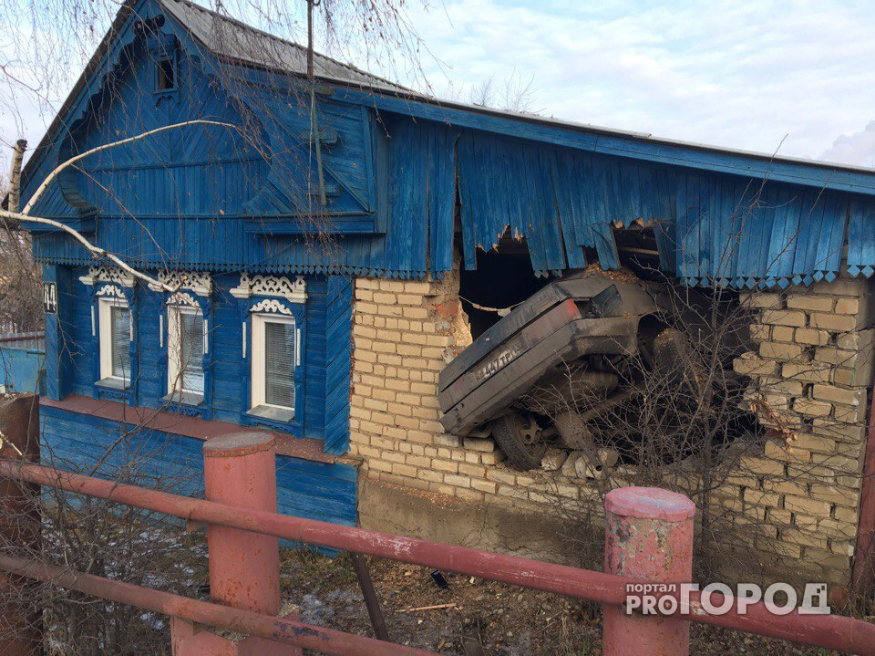 В Госавтоинспекции прокомментировали наезд автомобиля на дом в Саранске