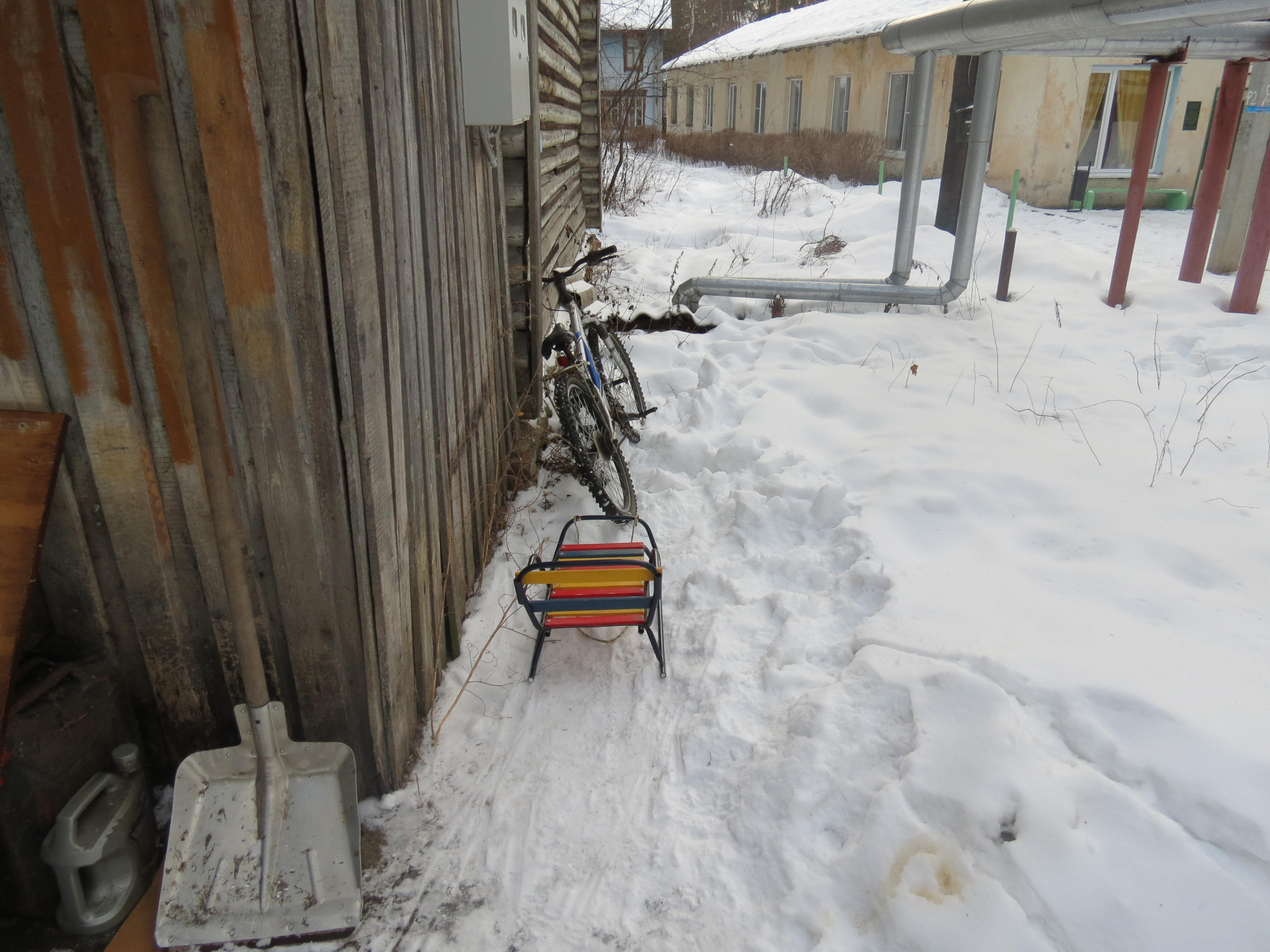 В Мордовии на темной дороге девушка на санках попала под колеса автомобиля