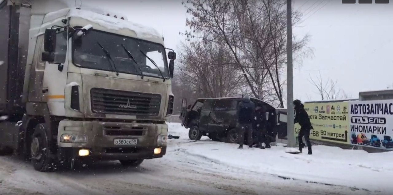 ДТП в Саранске: «УАЗ» выбросило на обочину