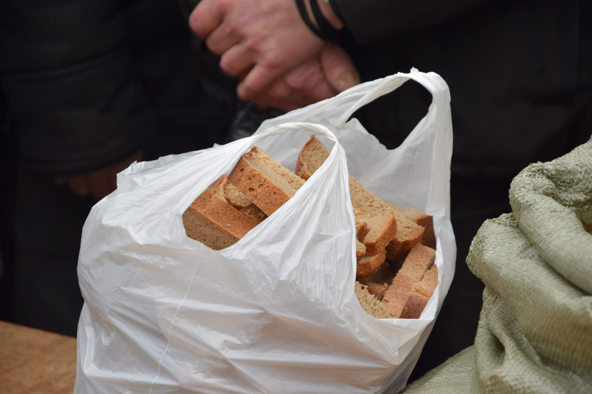 Жительница Саранска нашла в хлебе от известного производителя таракана