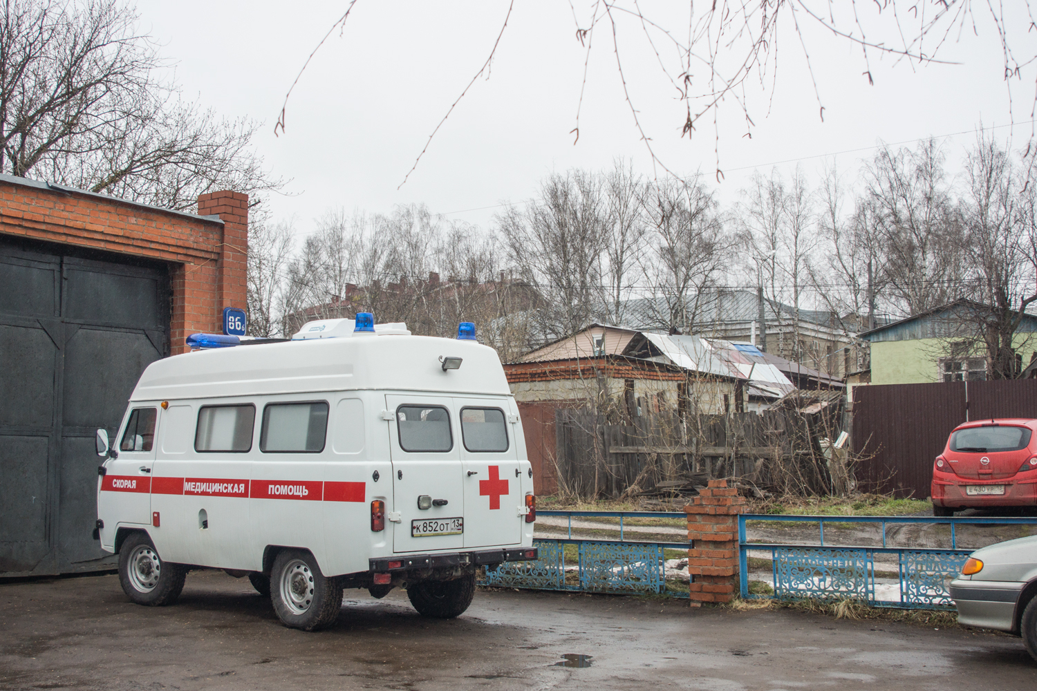 В Мордовии «УАЗ» врезался в припаркованный на обочине «ВАЗ»: пострадал школьник