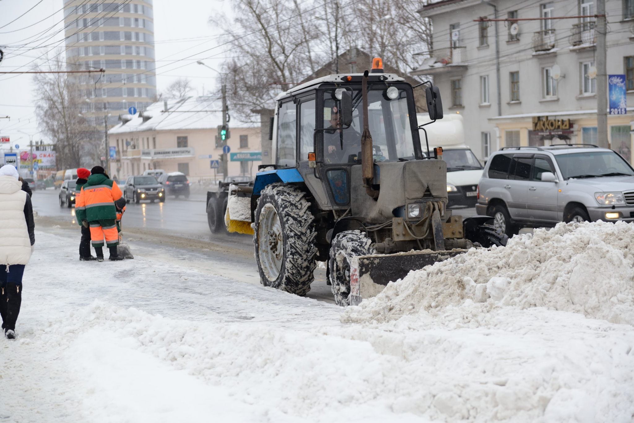 В Саранске с последствиями снегопада боролись 180 единиц техники