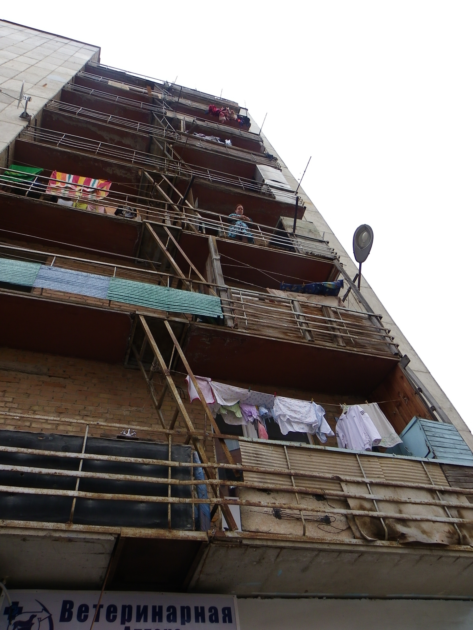 В Саранске студентка свела счеты с жизнью на общем балконе общежития