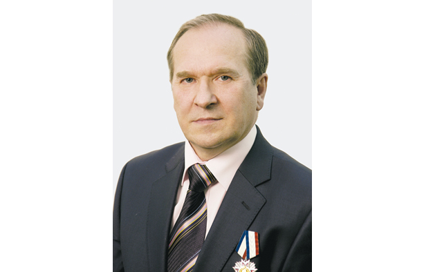 Глава Мордовии наградил Орденом Славы второй степени Николая Крутова 