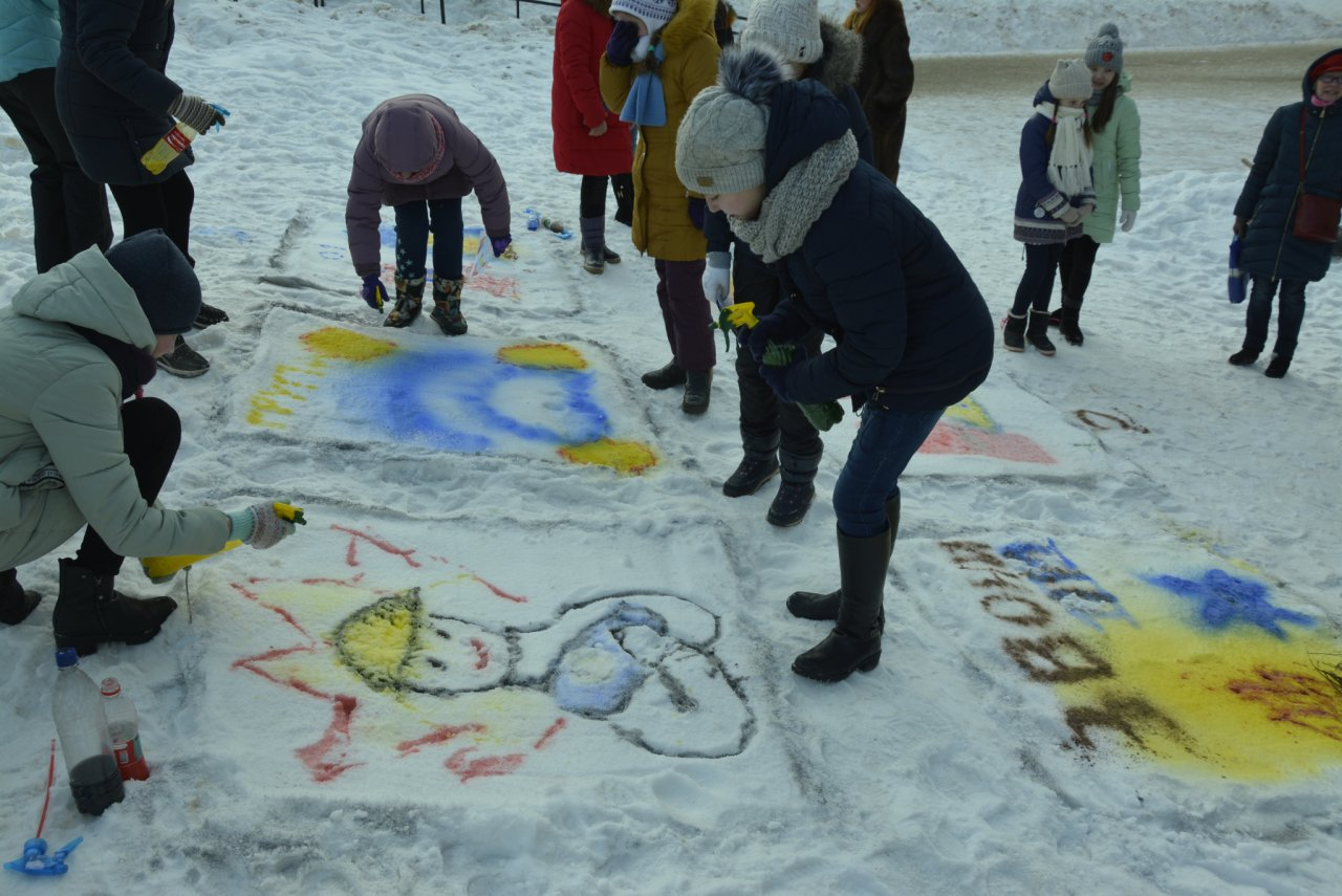 В Саранске ученики художественной школы приняли участие во флешмобе МЧС 