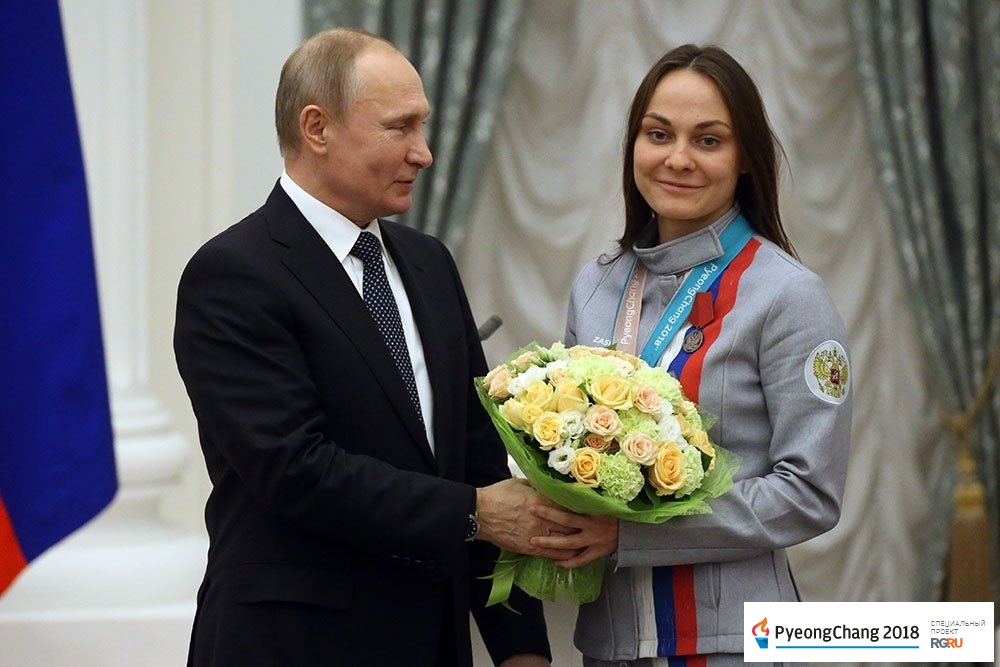 Мордовская лыжница Анастасия Седова за олимпийскую бронзу получила в Кремле медаль ордена и автомобиль