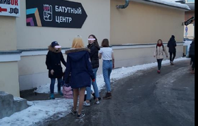 Новости России: В Ярославле на глазах у прохожих подростки жестоко избили девушку