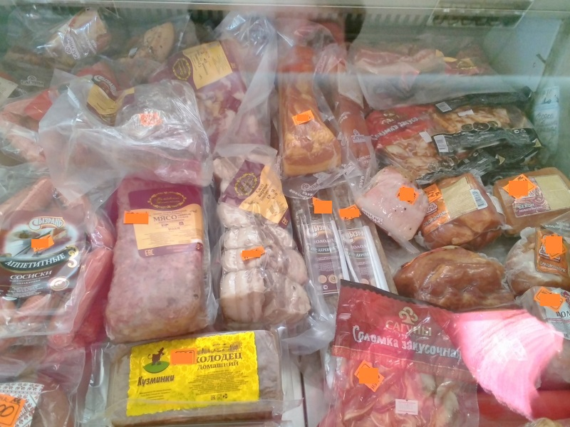 В Мордовии предприниматель торговал опасными колбасами 