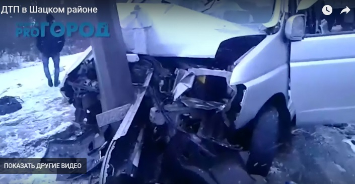 Микроавтобус из Мордовии врезался в столб: появилось видео с места жуткого ДТП