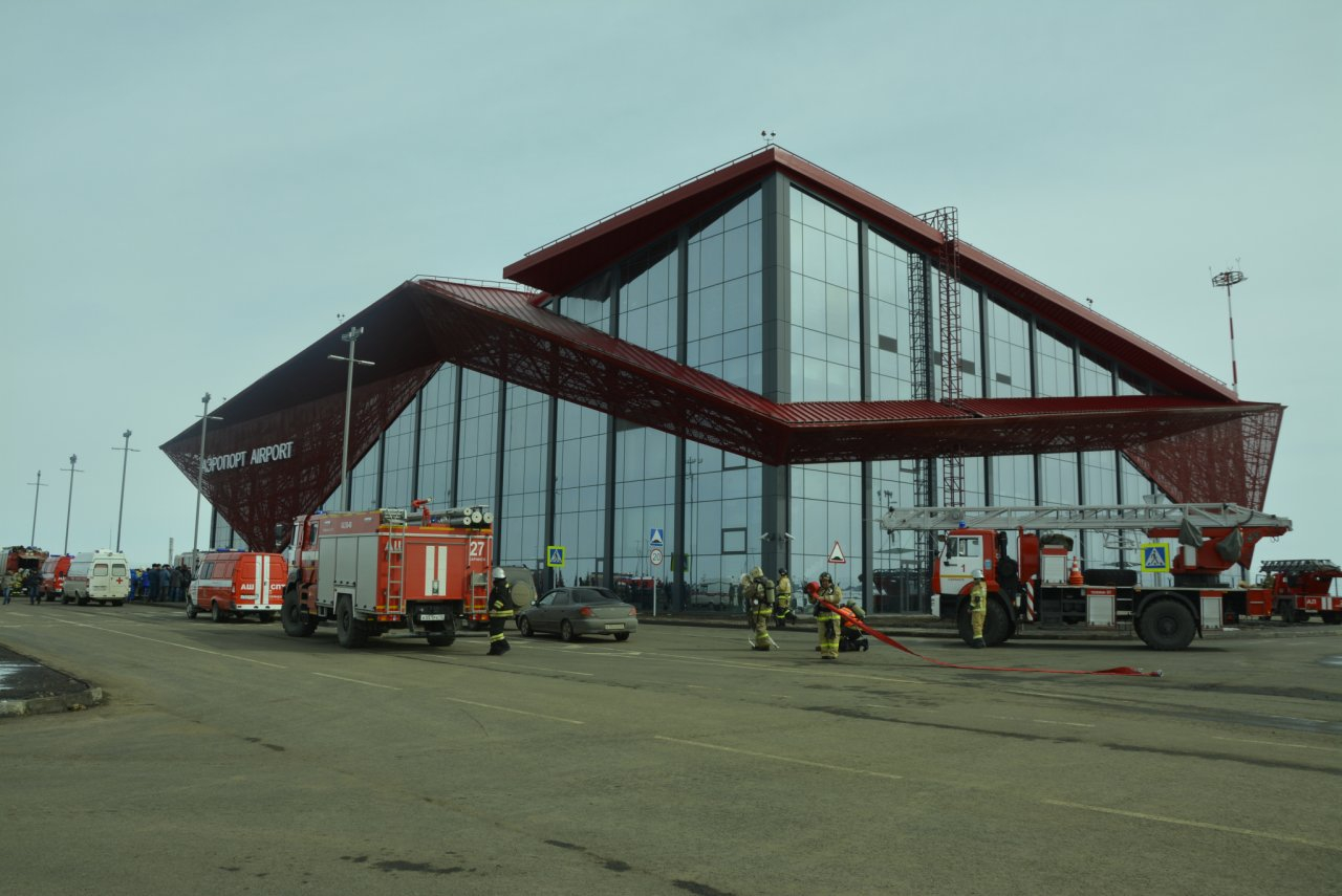 Сотрудники МЧС провели учения в модернизированном аэропорту Саранска 