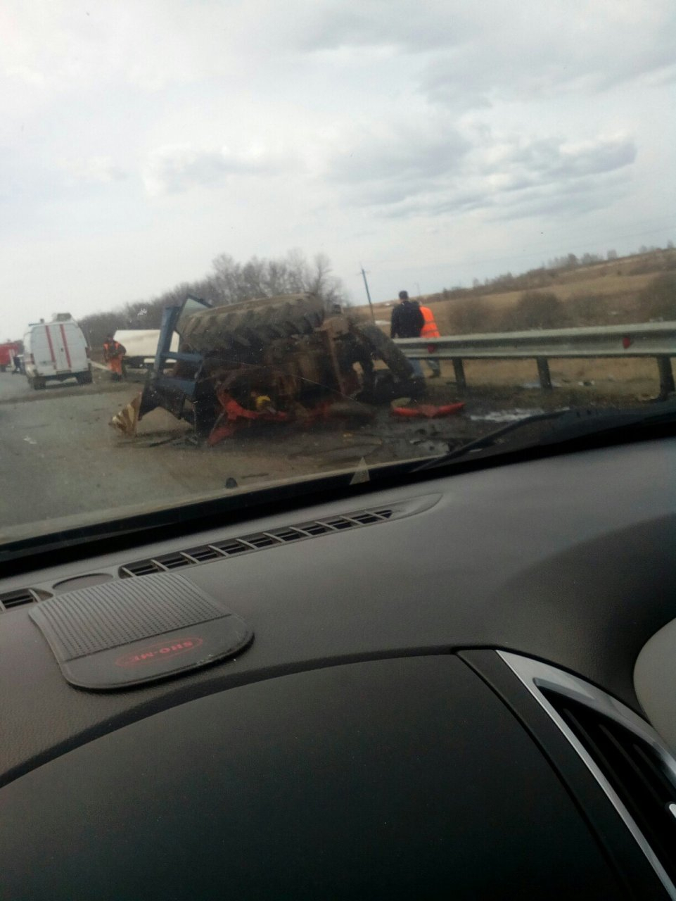 В Мордовии столкнулись трактор и фура