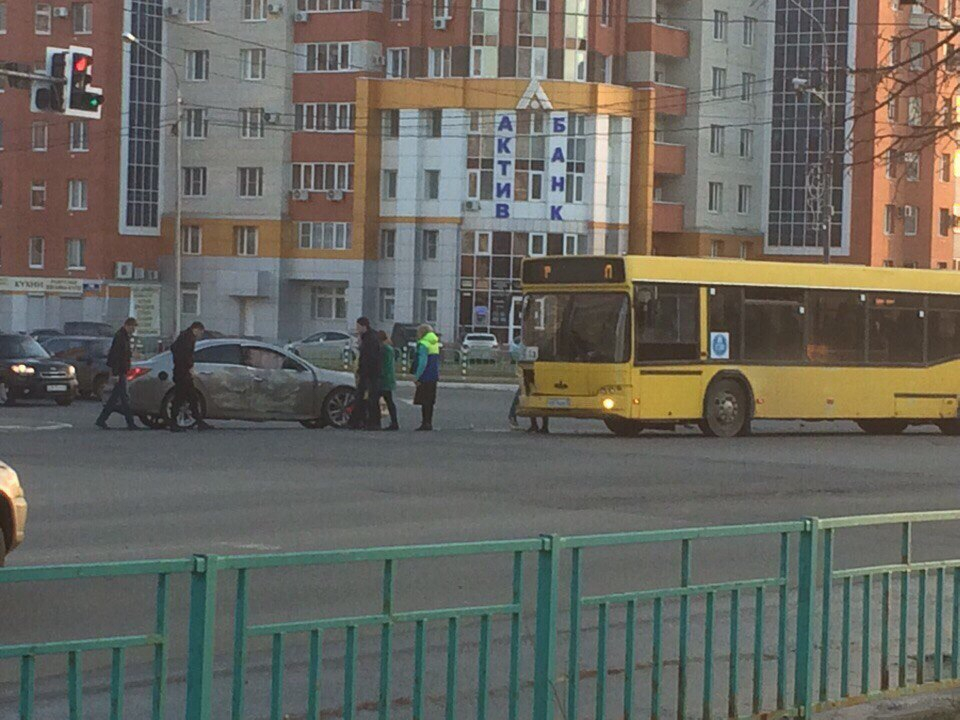 В Саранске столкнулись легковушка и автобус