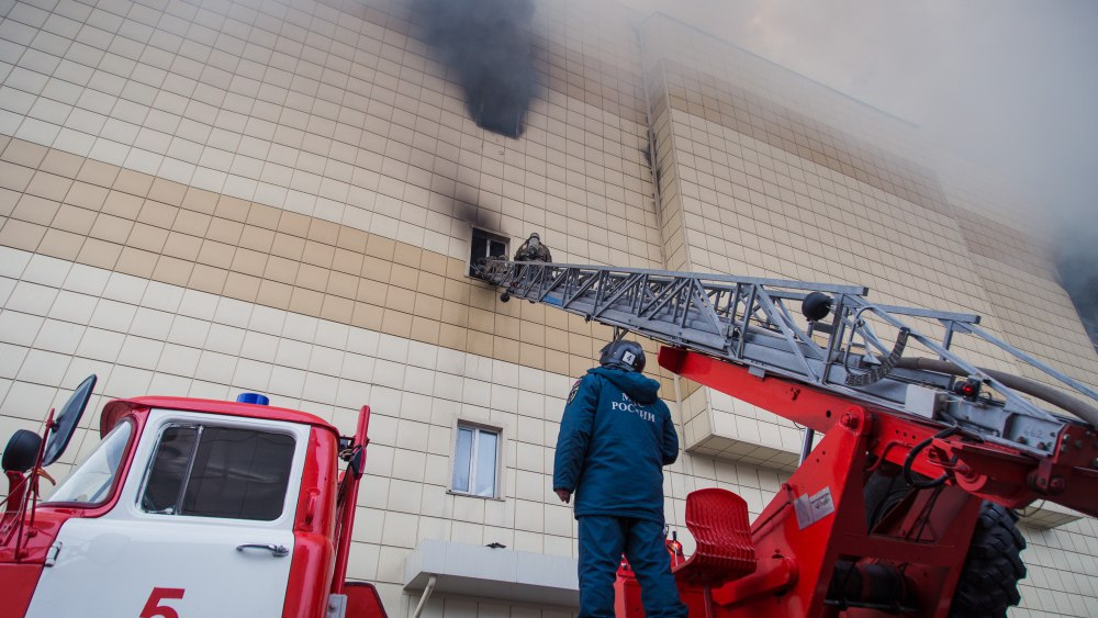Новости России: Глава МЧС заявил о нарушениях пожарной безопасности в каждом втором ТЦ