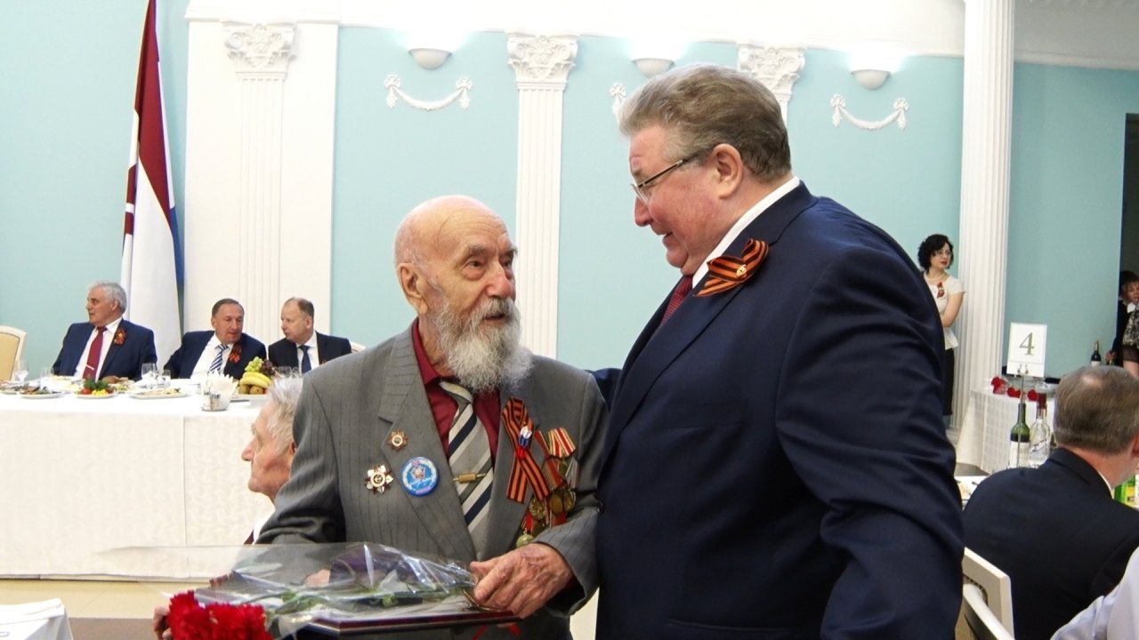 Глава Мордовии провел праздничный прием в честь Великой	Победы