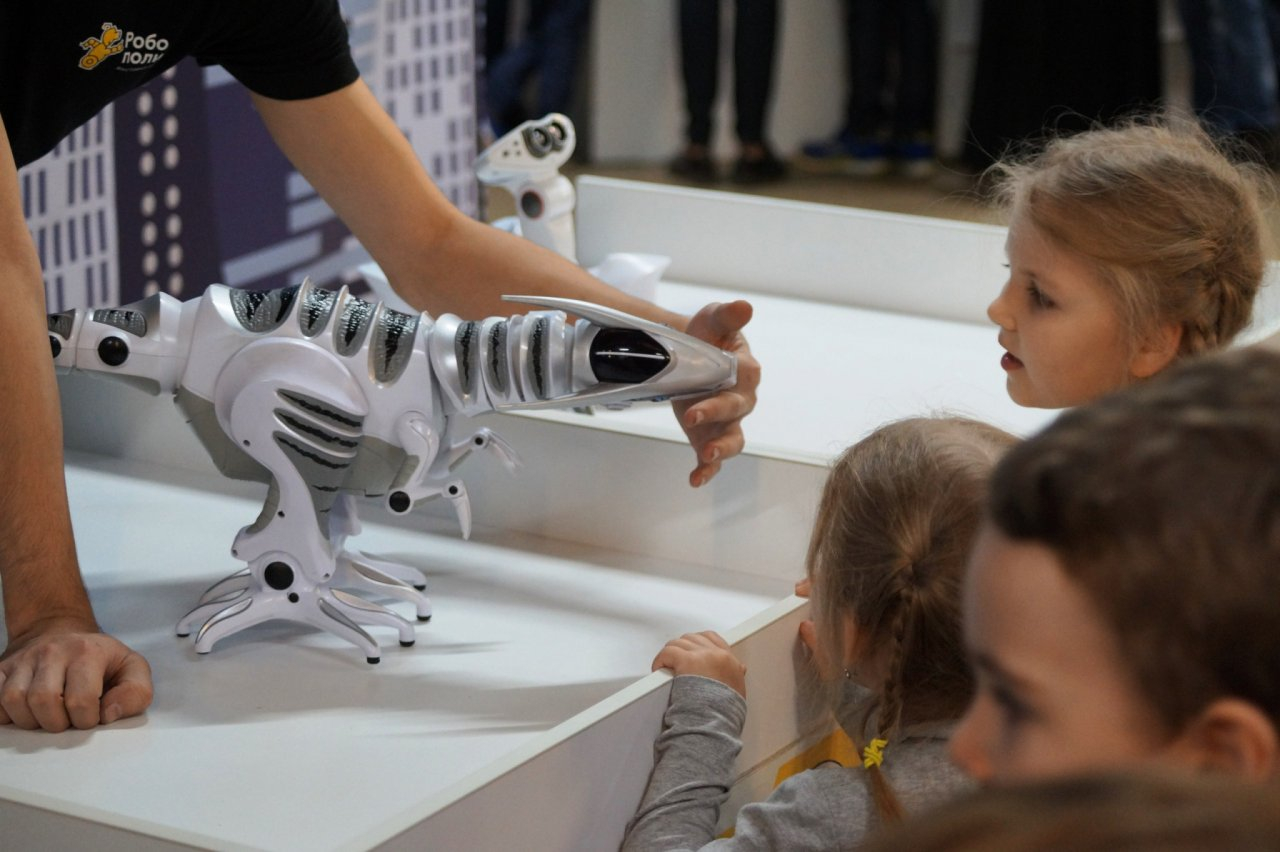 Роботы-игрушки присмотрят за детьми и научат их танцевать