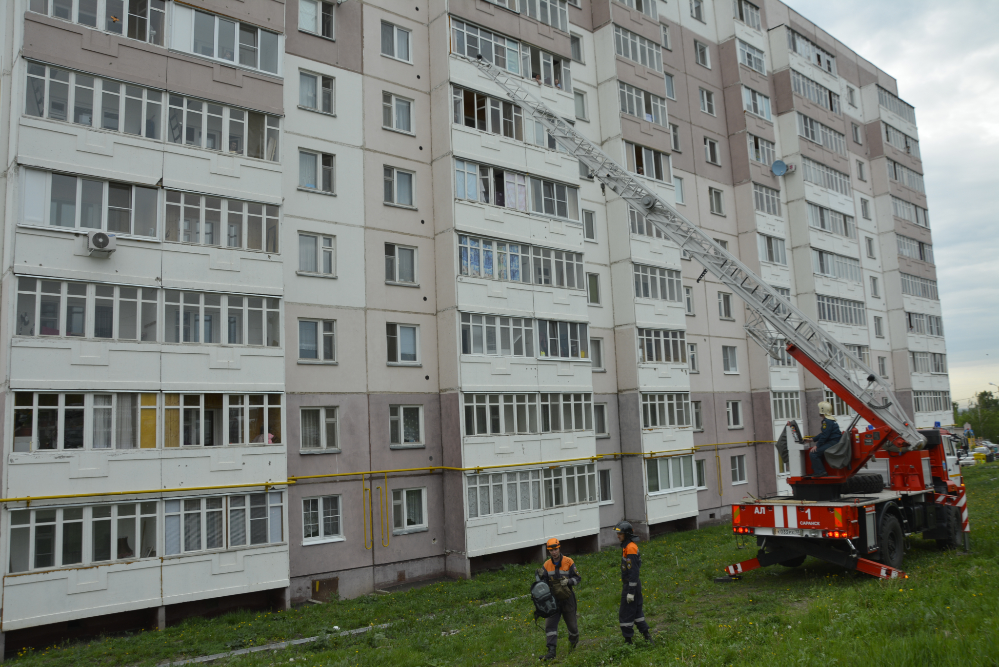 В Саранске маленький ребенок закрыл мать на балконе (фото)