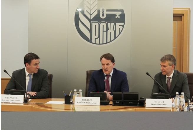 Вице-премьер Правительства РФ Алексей Гордеев представил коллективу АО «Россельхозбанк» нового Председателя Правления