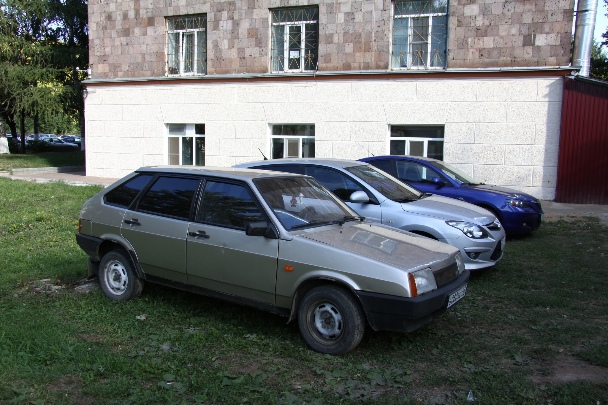 В Саранске начнут штрафовать автовладельцев за парковку на газоне