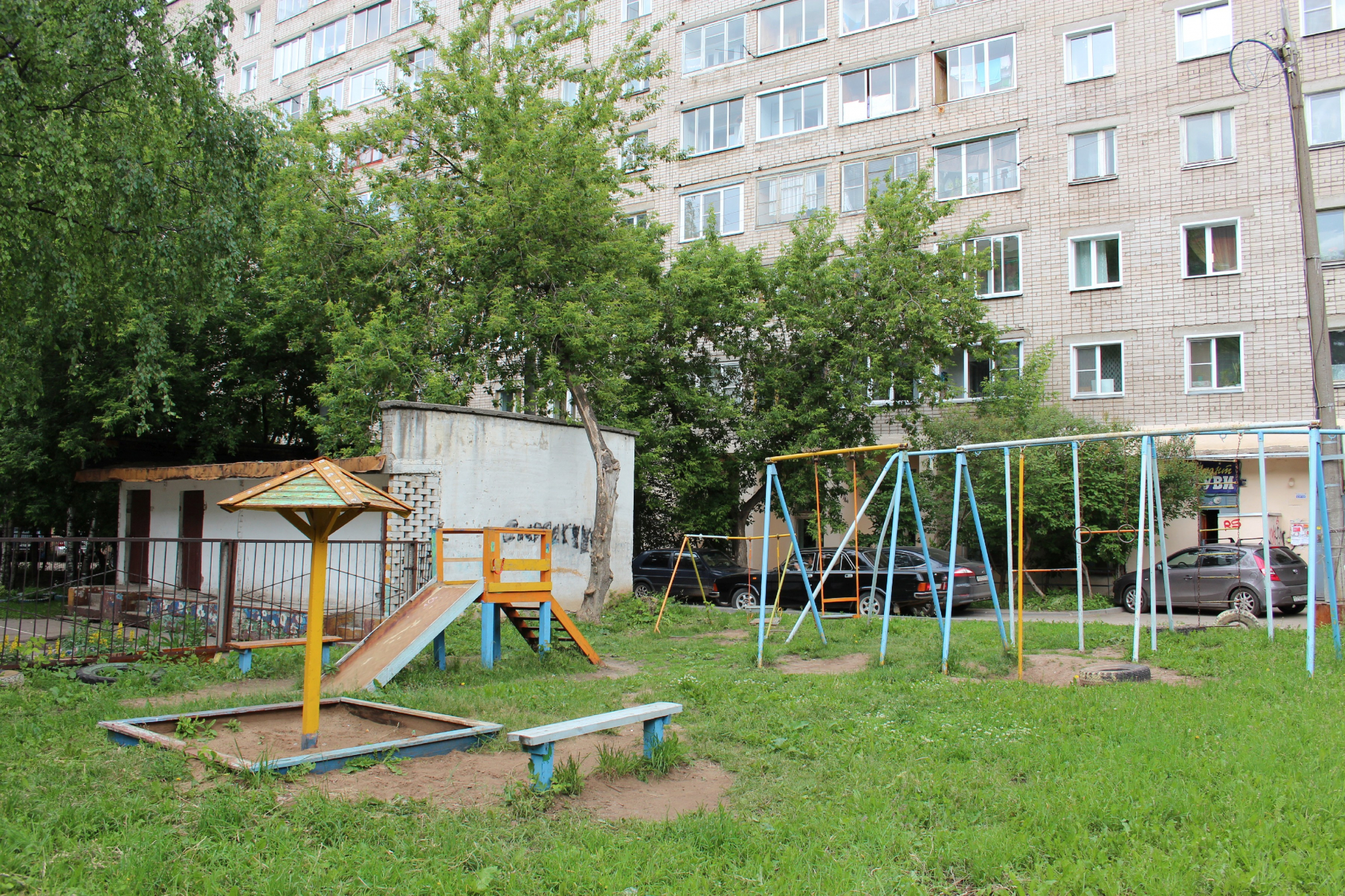 Сотрудники прокуратуры нашли в Саранске опасные детские площадки