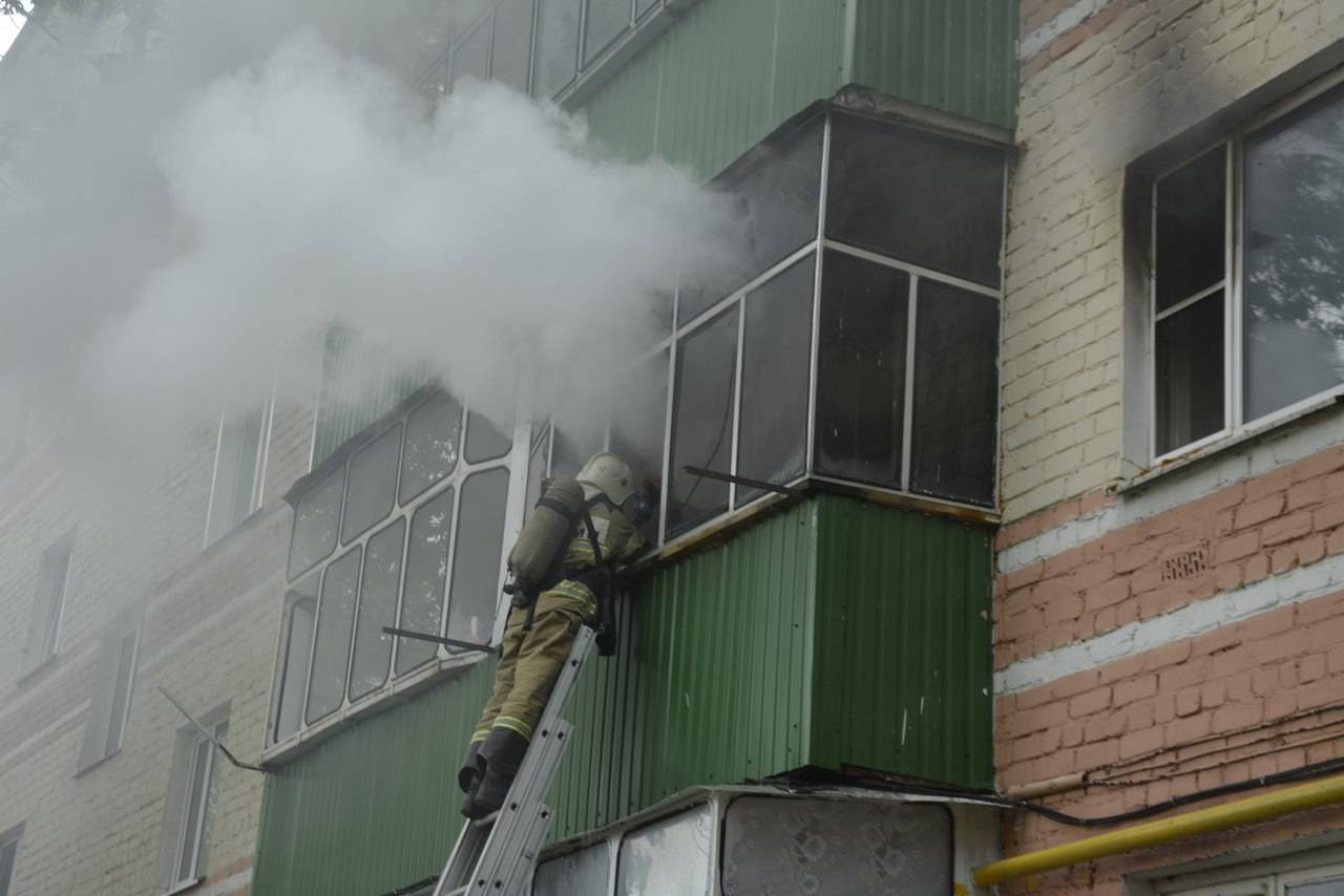 В Саранске из-за пожара в пятиэтажном доме эвакуировали жильцов