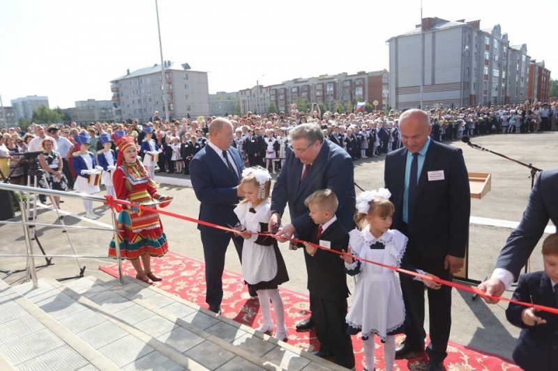 Глава Мордовии открыл новую школу в Рузаевке