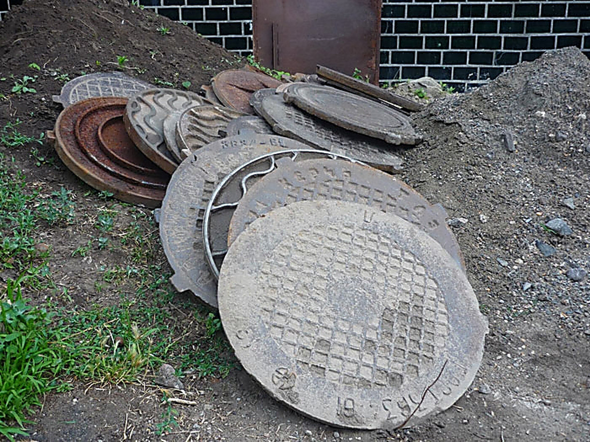 В Саранске двое мужчин украли канализационные люки со строительной площадки