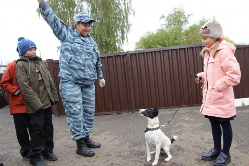 В Саранске школьники побывали на экскурсии в Центре кинологической службы