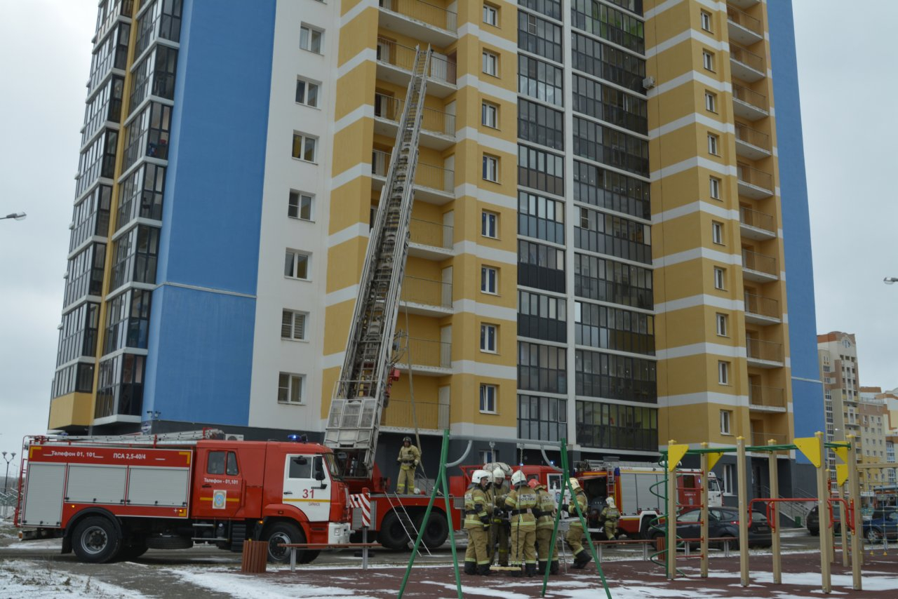 В Саранске сотрудники МЧС потушили «пожар» в многоквартирном доме