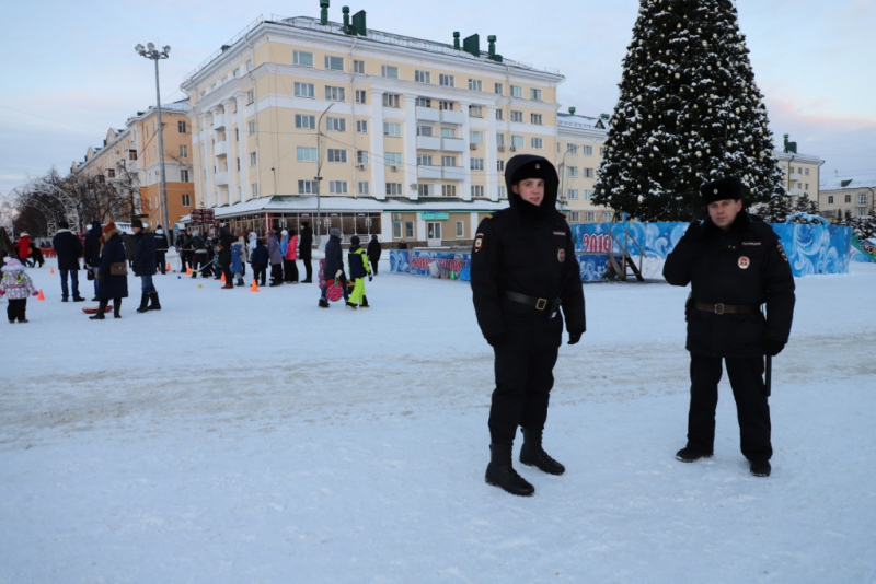 Полицейские Мордовии обеспечивают правопорядок во время праздников