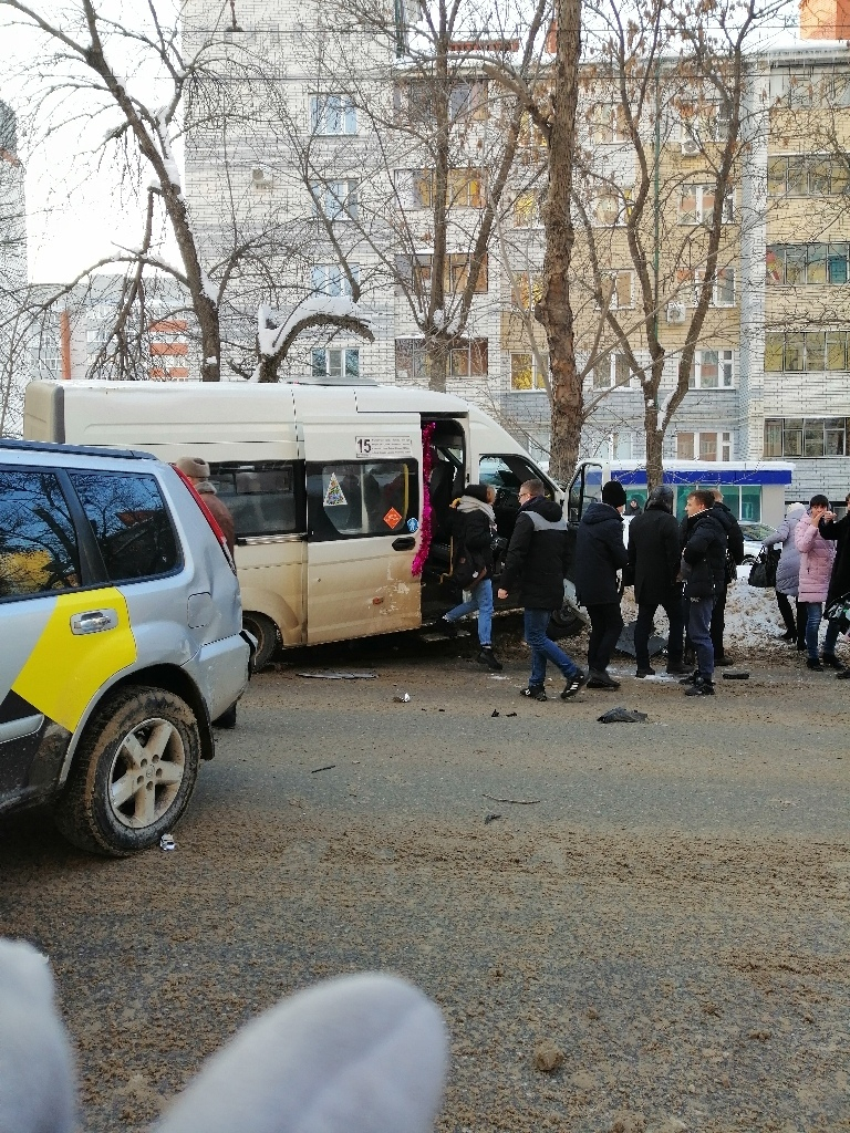 В Саранске столкнулись маршрутное такси и иномарка: четыре человека пострадали