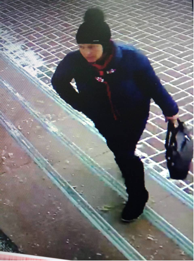 В Саранске полицейские разыскивают женщину, укравшую кошелек из рюкзака посетительницы магазина