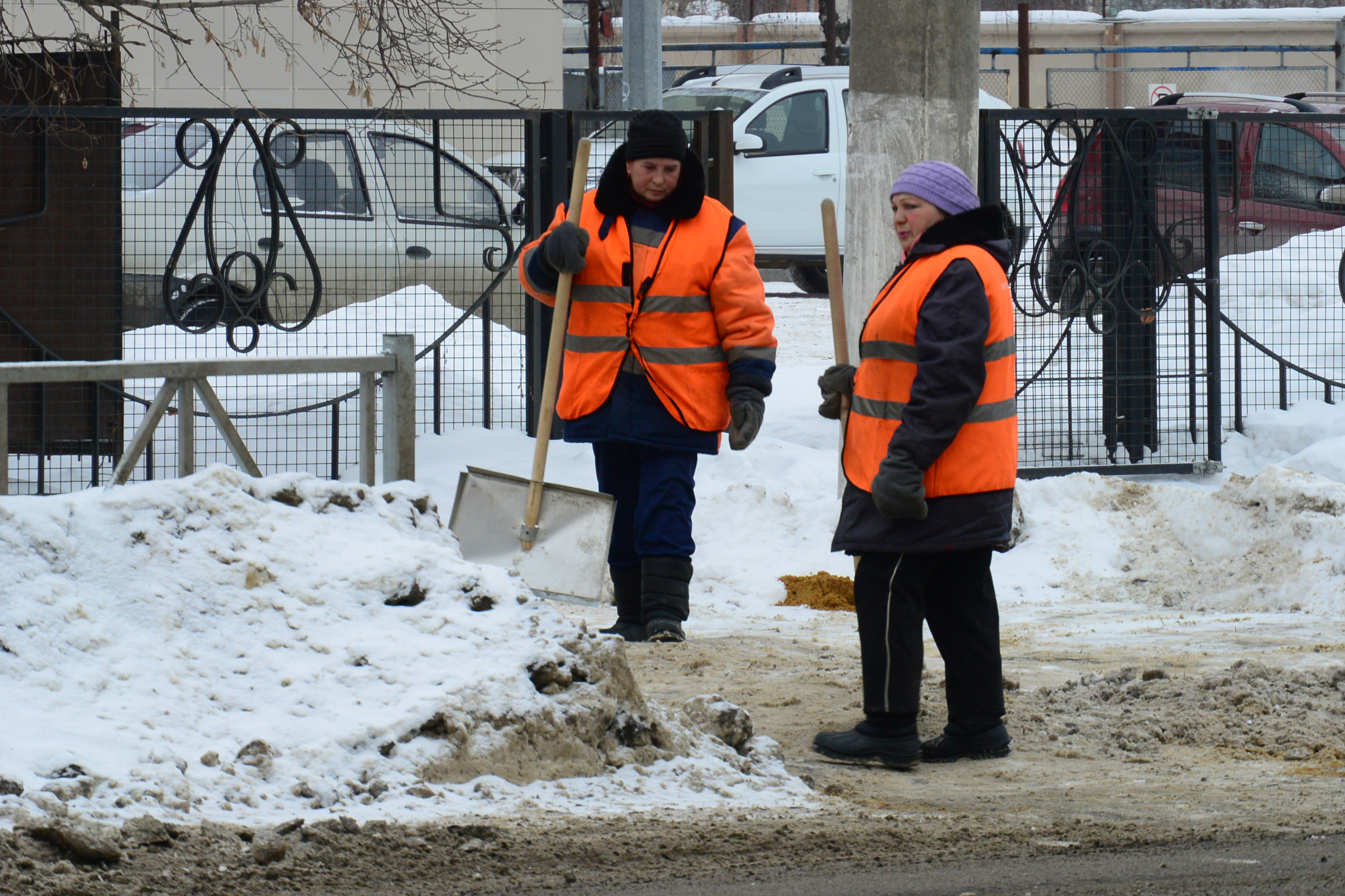 Петр Тултаев держит на контроле уборку снега во дворах Саранска