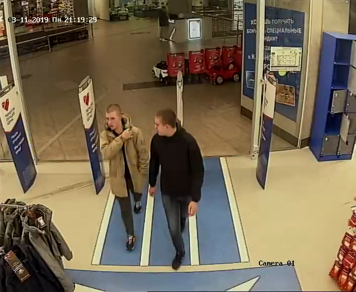 Полицейские в Саранске разыскивают двух мужчин, укравших джемпер из магазина